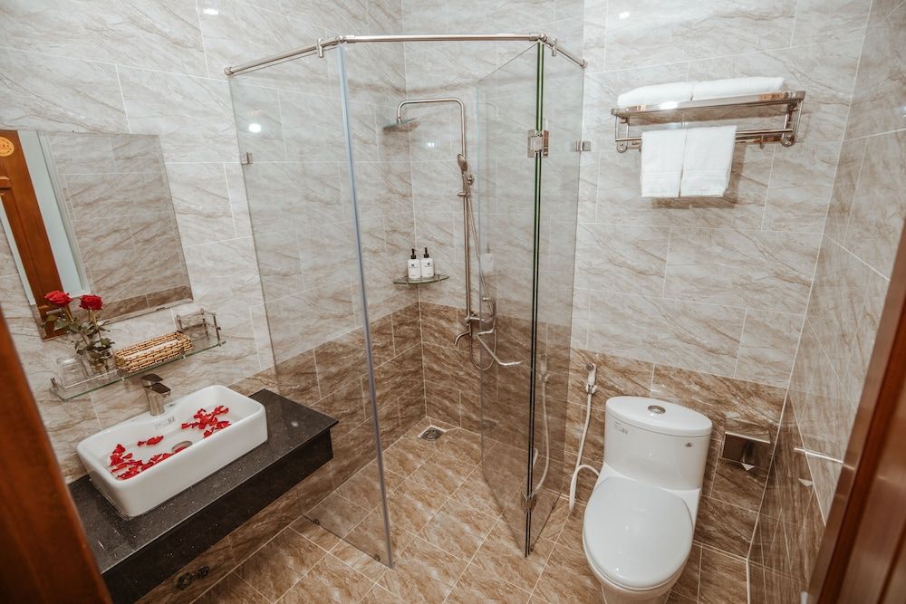 RedDoorz Premium Anh Duc Da Lat Hotel Superior Double Room (Reddoorz) 7