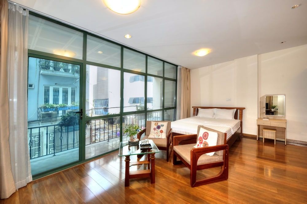 undefined Lakewood House 7