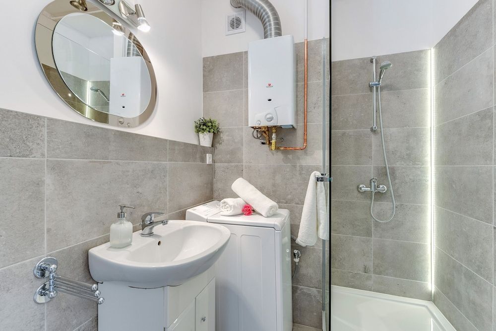 By the River Gdansk Old Town by Renters Apartment, 2 Bedrooms, 2 Bathrooms, River View 9