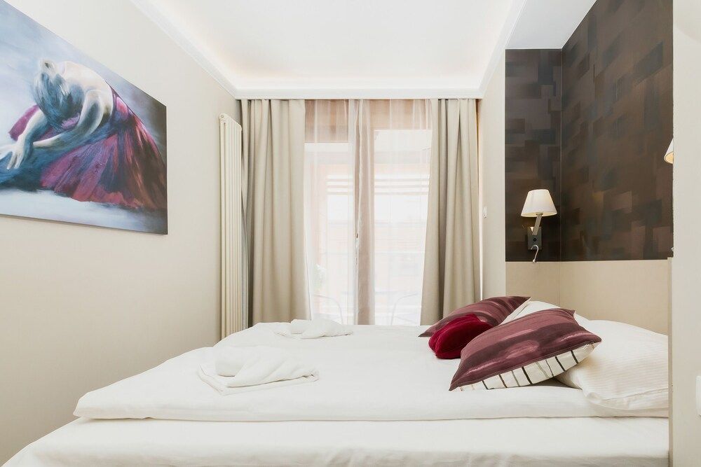 Apartments Aura Gdansk by Renters Apartment, 2 Bedrooms, Balcony, River View 4