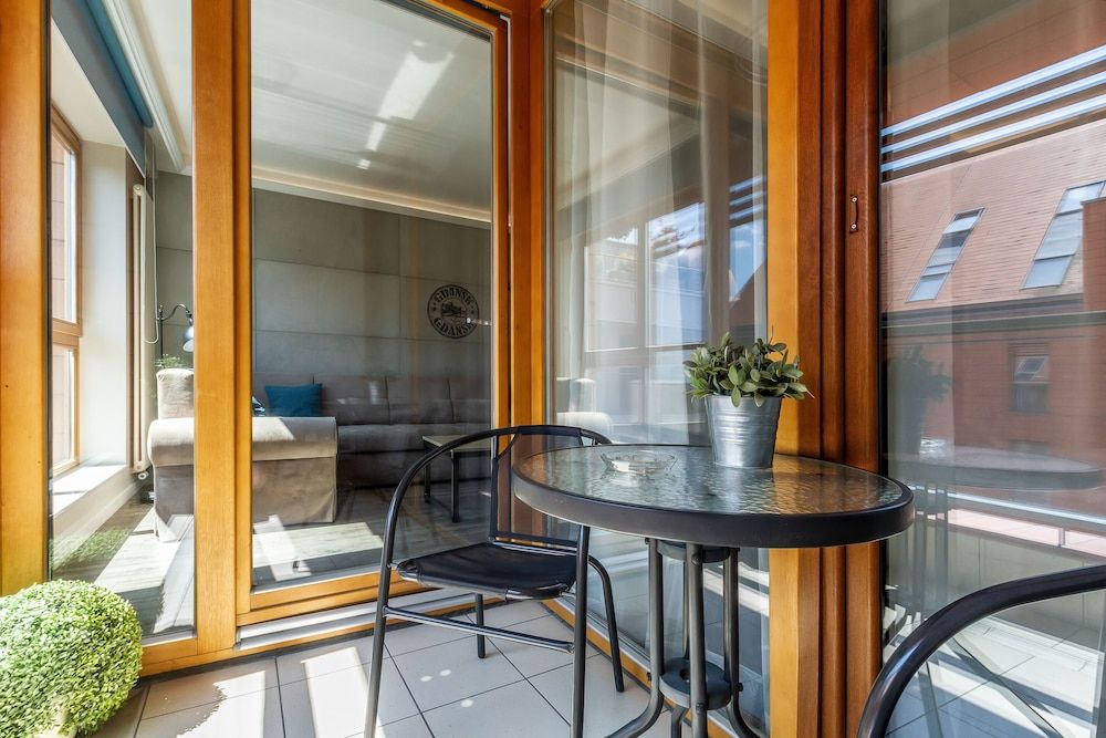 Apartments Aura Gdansk by Renters Apartment, 2 Bedrooms, Balcony, River View 7