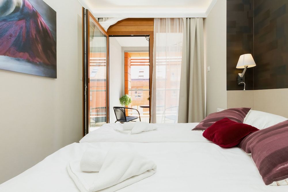 Apartments Aura Gdansk by Renters Apartment, 2 Bedrooms, Balcony, River View 5