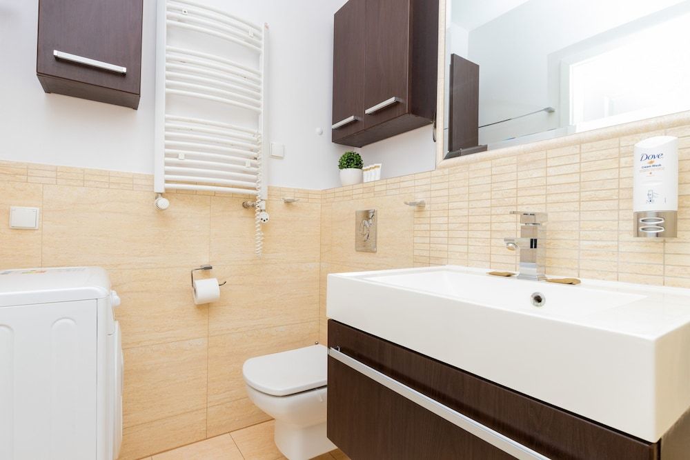 Apartment Piastowska Gdansk by Renters Apartment, 2 Bedrooms, Balcony, Beachside 8