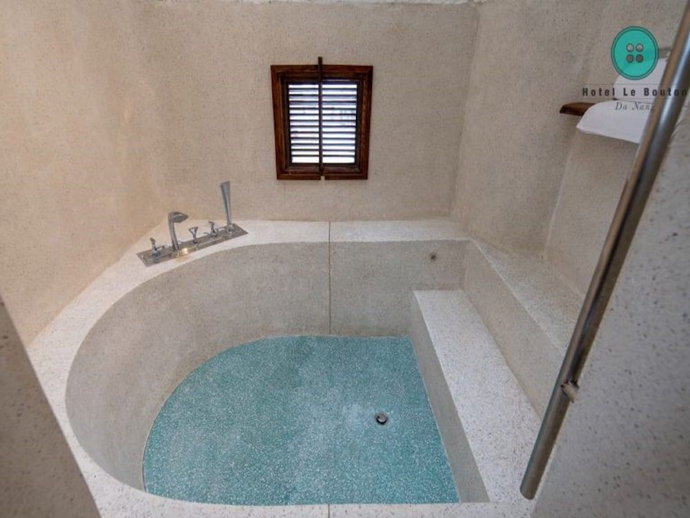 Hotel Le Bouton Deluxe Double with Sea View 6