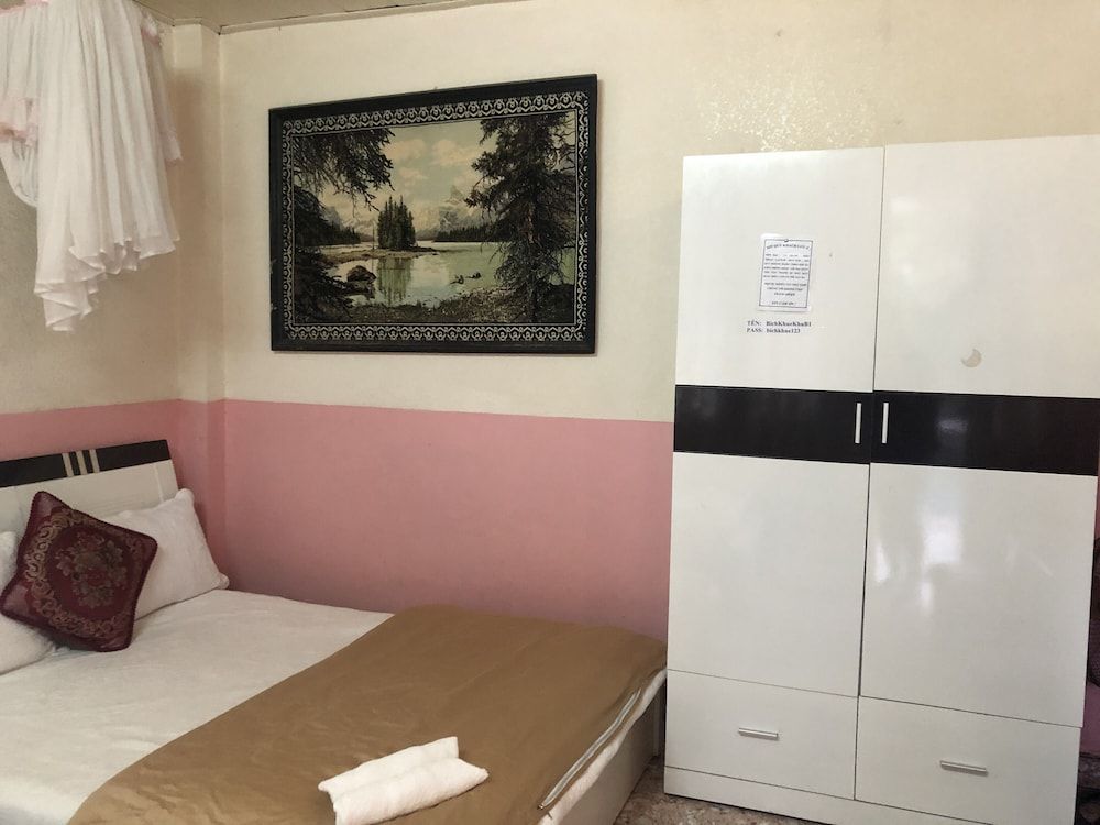 Bich Khue Hotel Quadruple Room 10