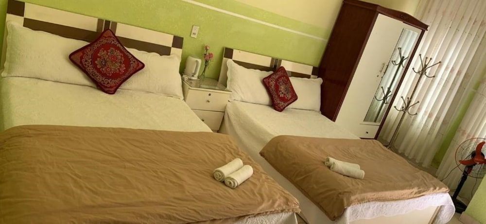 Bich Khue Hotel Quadruple Room 9