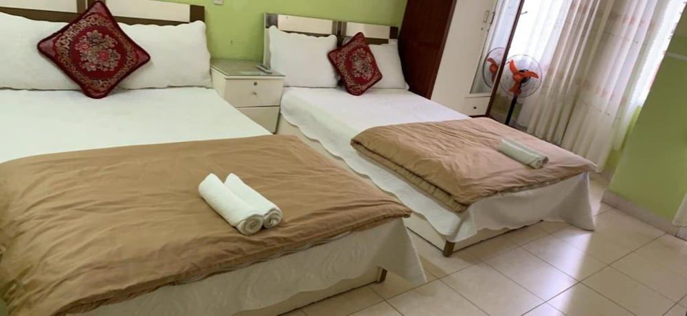 Bich Khue Hotel Quadruple Room 7