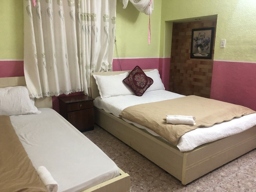 Bich Khue Hotel Family Room 2