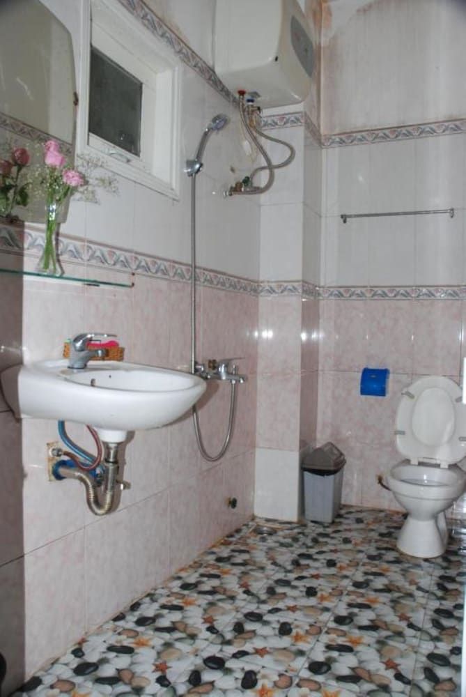 Bich Khue Hotel Family Room 5