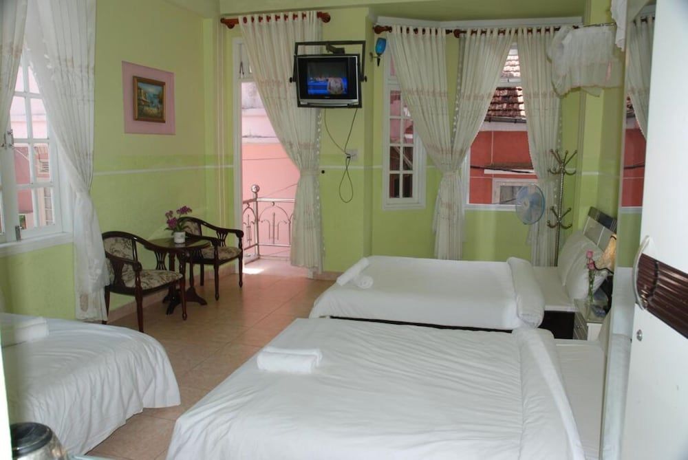 Bich Khue Hotel Family Room 3