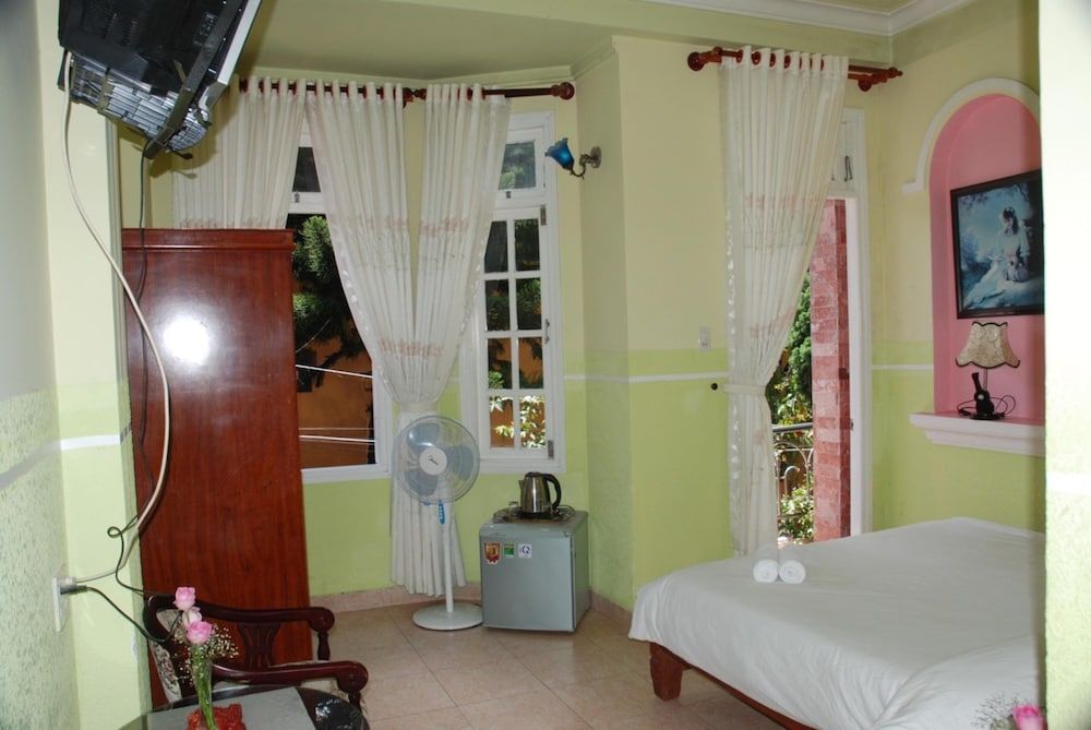 Bich Khue Hotel Standard Double Room 2