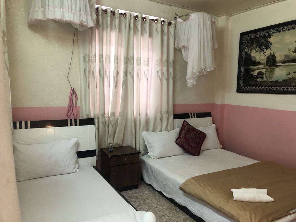 Bich Khue Hotel Quadruple Room 13