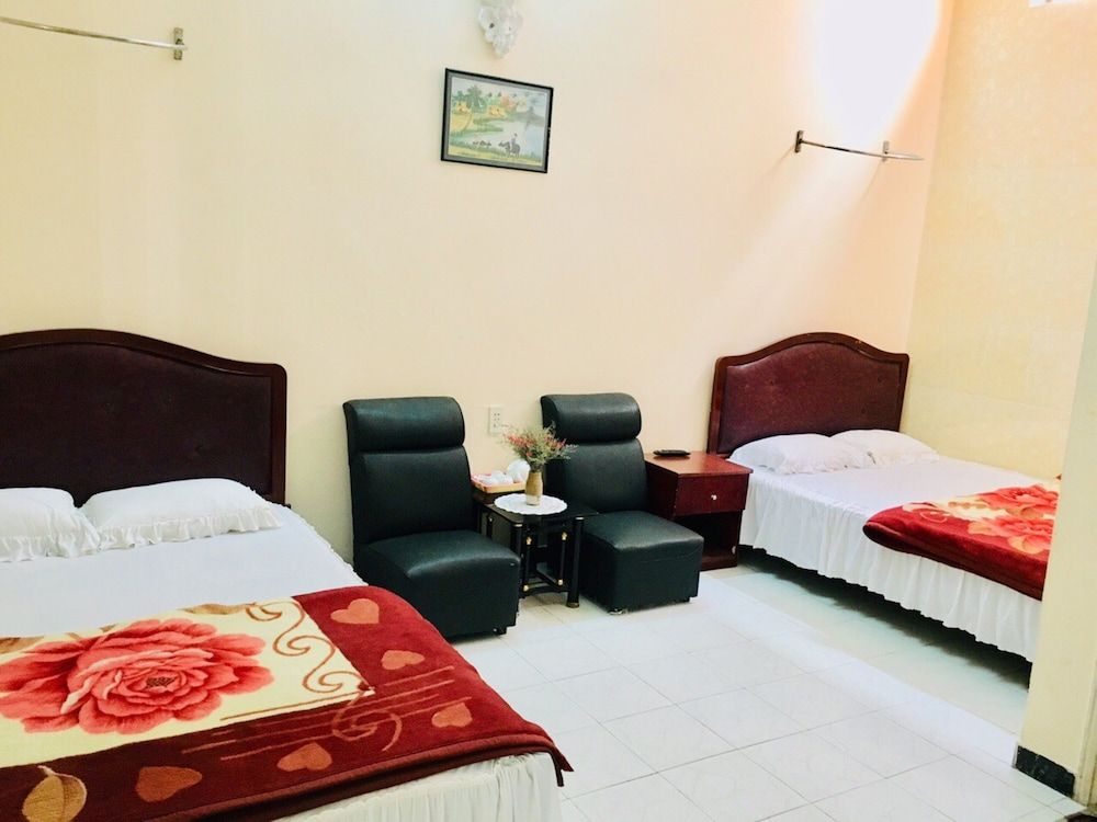 Huu Nghi Hotel Deluxe Quadruple Room 5