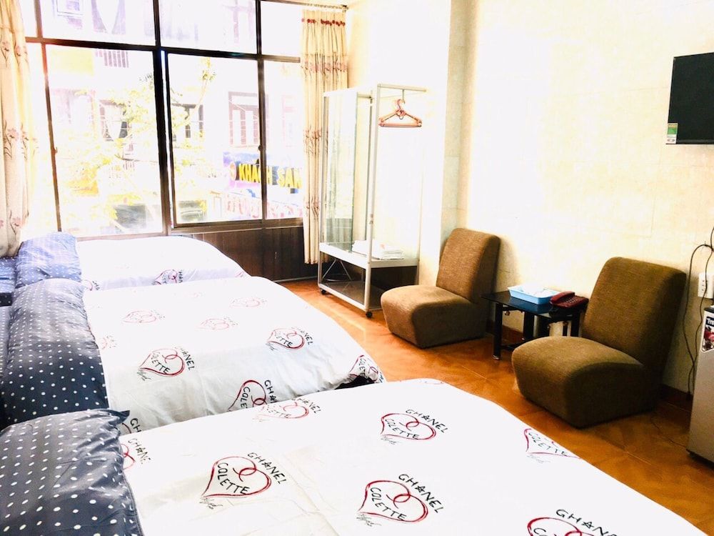 Huu Nghi Hotel Family Room 2