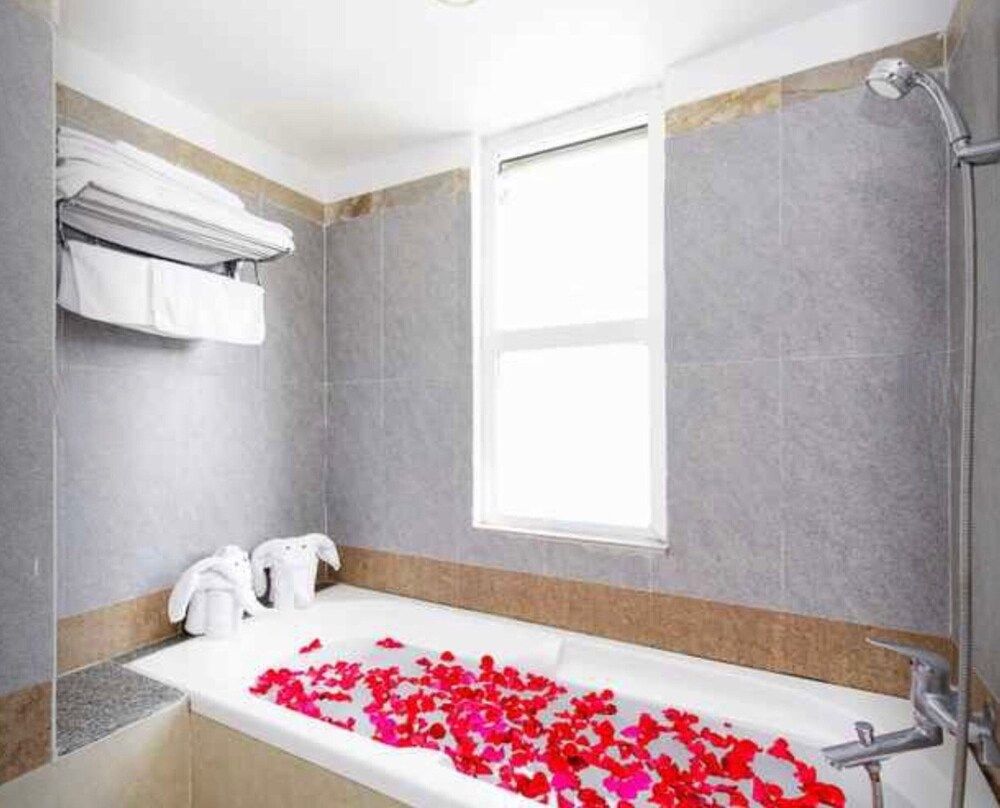 House Land Hotel Da Nang Deluxe Family Room 5