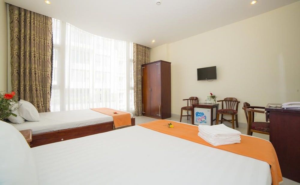 House Land Hotel Da Nang Family Room 8