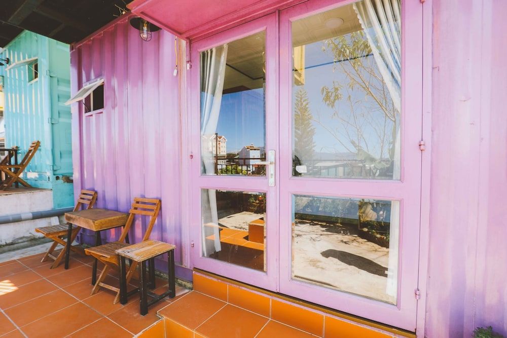 undefined Queen Bee Hotel 9