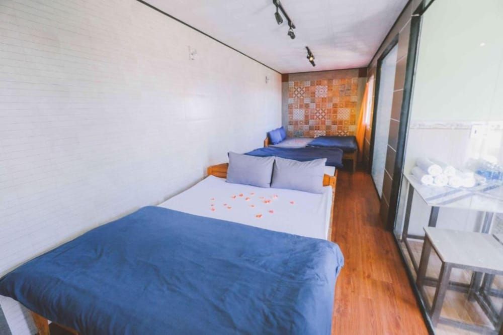 undefined Queen Bee Hotel 3