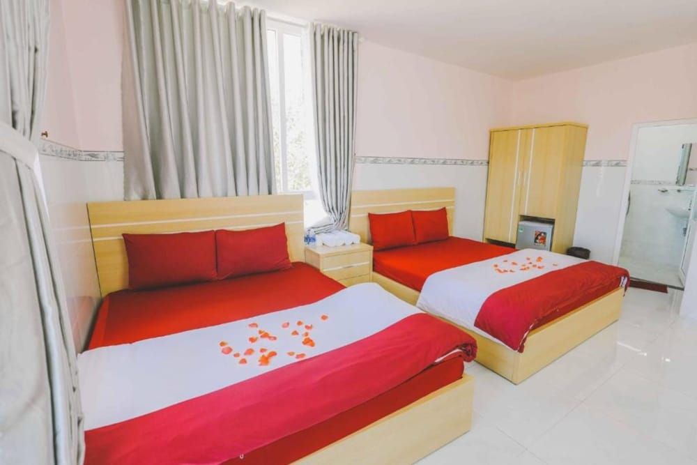 undefined Queen Bee Hotel 2