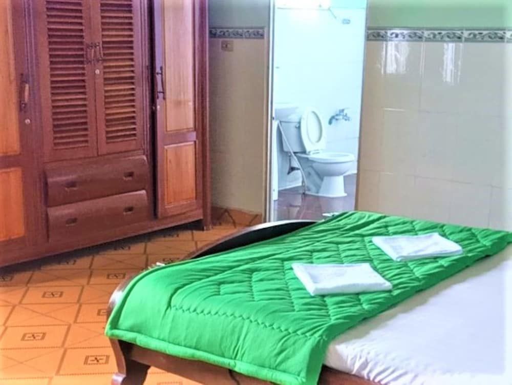 undefined Vu Nam Hung Hotel 4