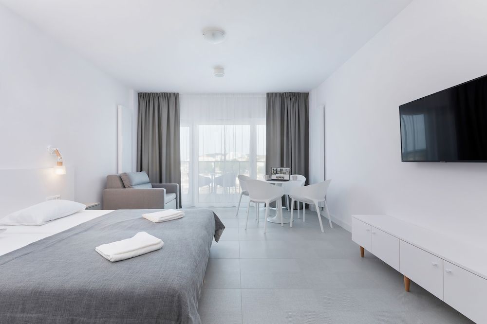 Studio, Balcony, Beachside