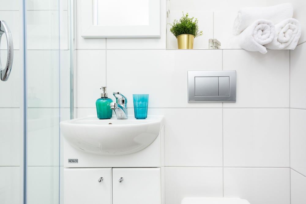 Business Apartment Grzybowska by Renters Apartment, 1 Bedroom, Kitchen 5