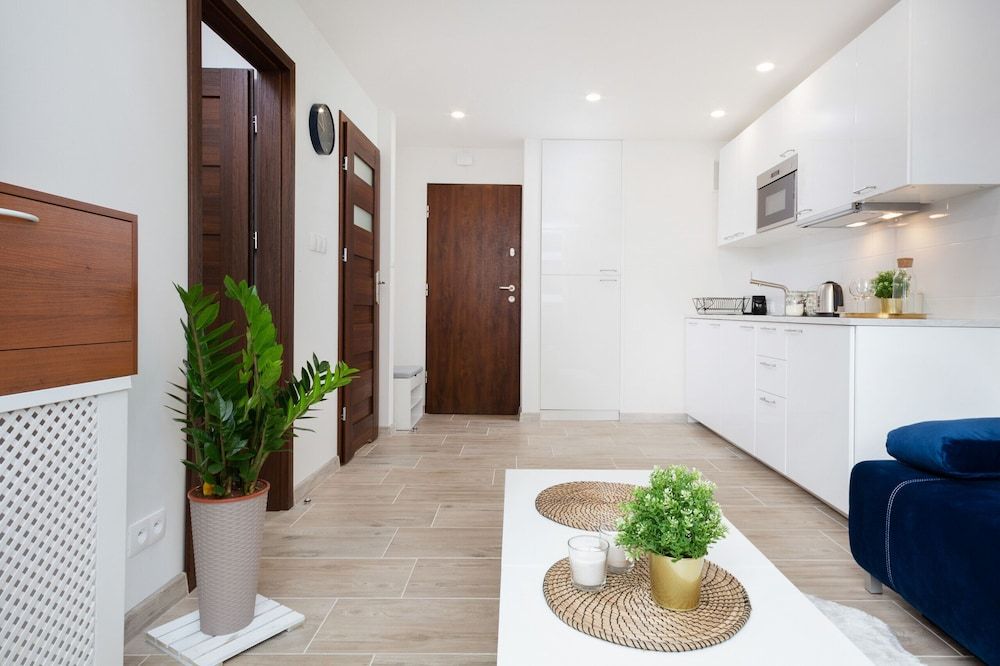 undefined Business Apartment Grzybowska by Renters 6
