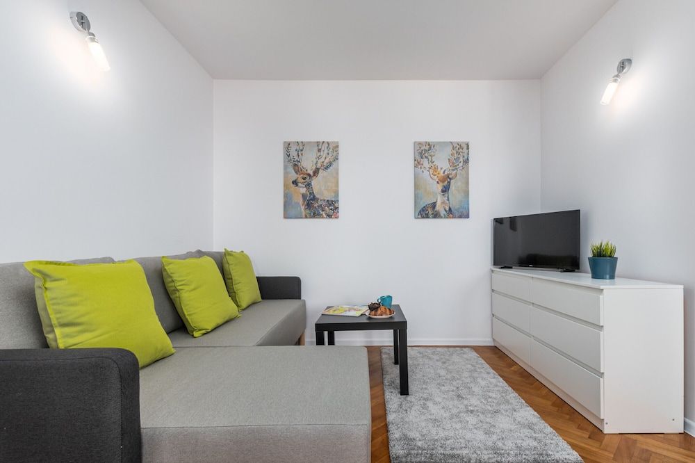 Apartment Warsaw Solec by Renters Apartment, 2 Bedrooms, Balcony 4