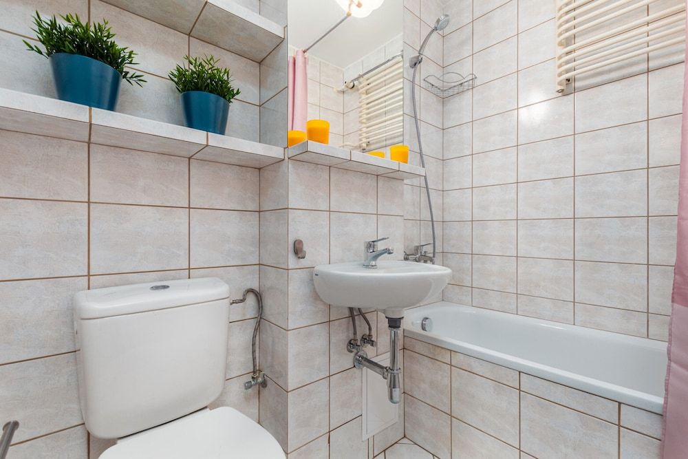 Apartment Warsaw Solec by Renters Apartment, 2 Bedrooms, Balcony 10