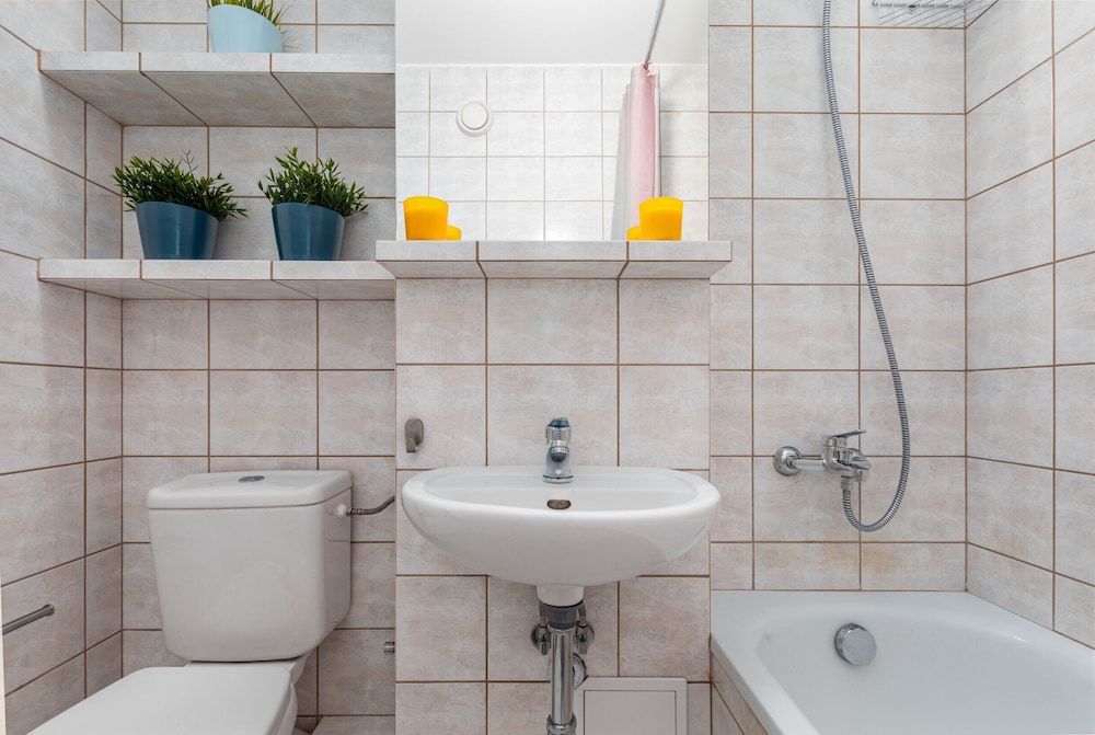 Apartment Warsaw Solec by Renters Apartment, 2 Bedrooms, Balcony 11