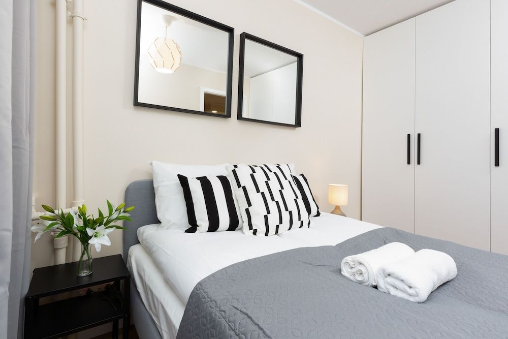 undefined Apartment Warsaw Krolewska by Renters 8