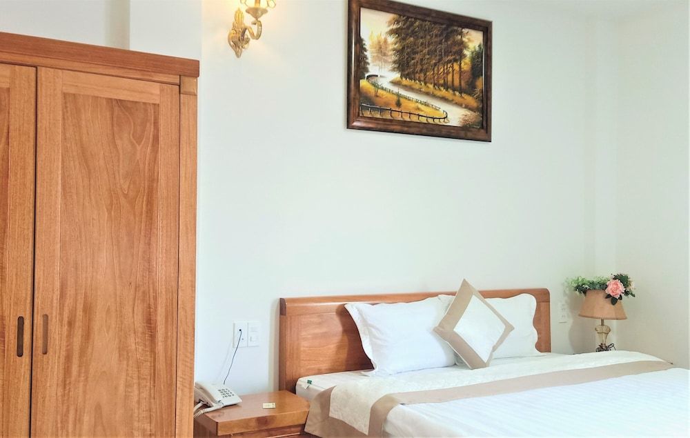 My Hien Hotel Superior Double Room 4