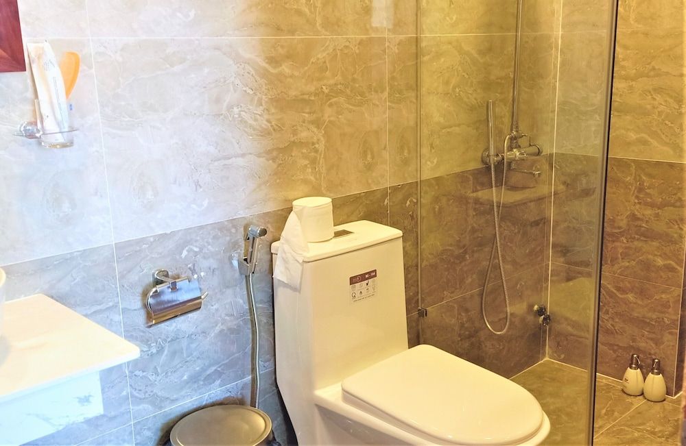 My Hien Hotel Standard Double Room 4