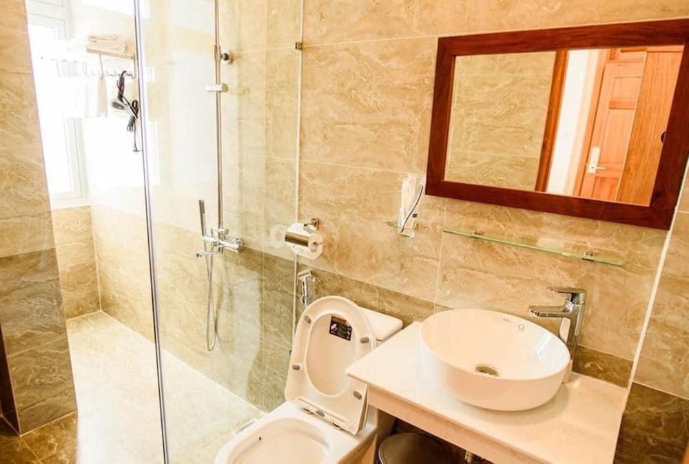 My Hien Hotel Standard Double Room 9