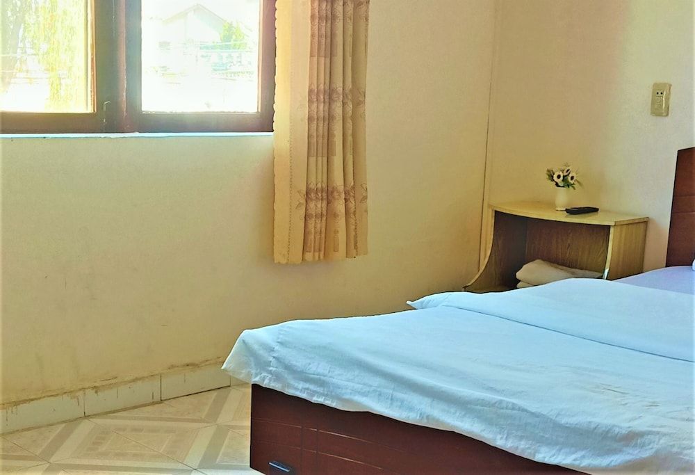 undefined Thuan Lam Hotel 5