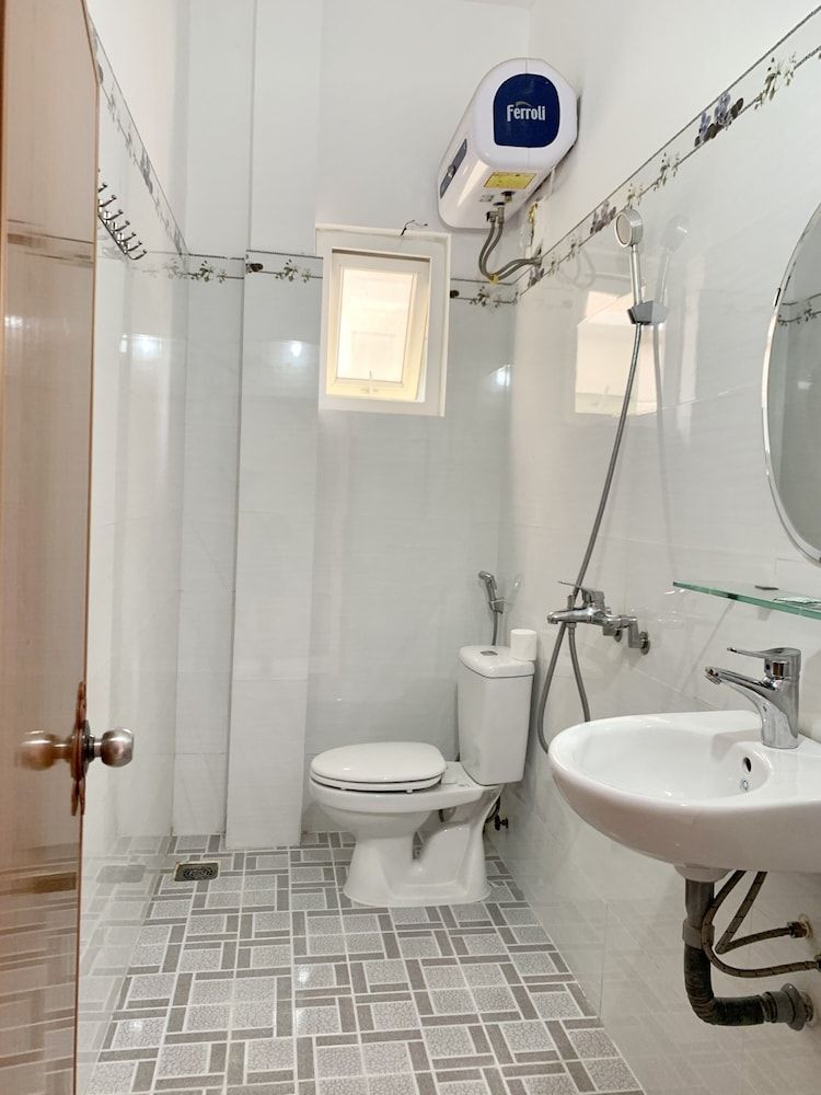 Thao Quyen Motel Family Room 8