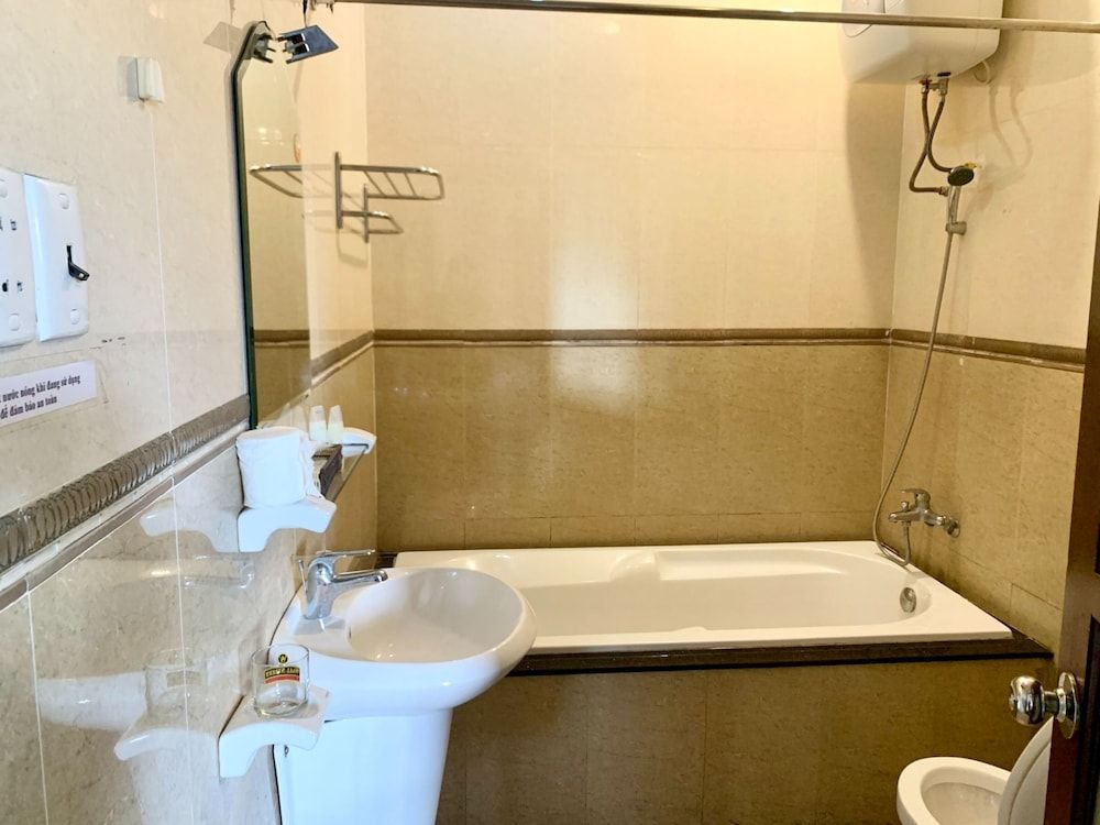 Nhat Huy Hotel Family Room 4