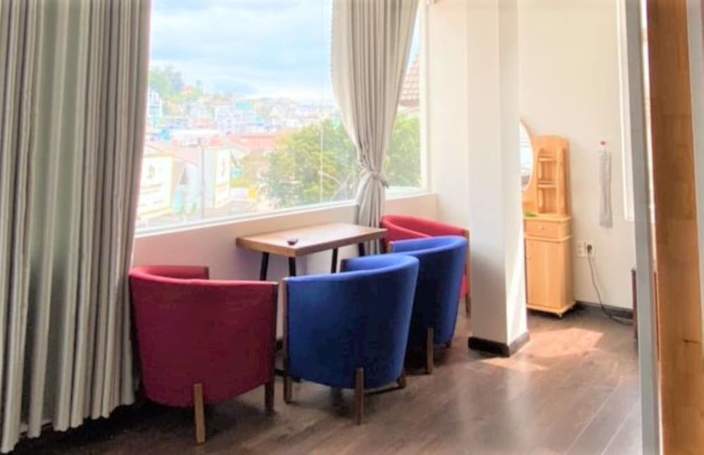 Minh Phu Hotel Family Room 4