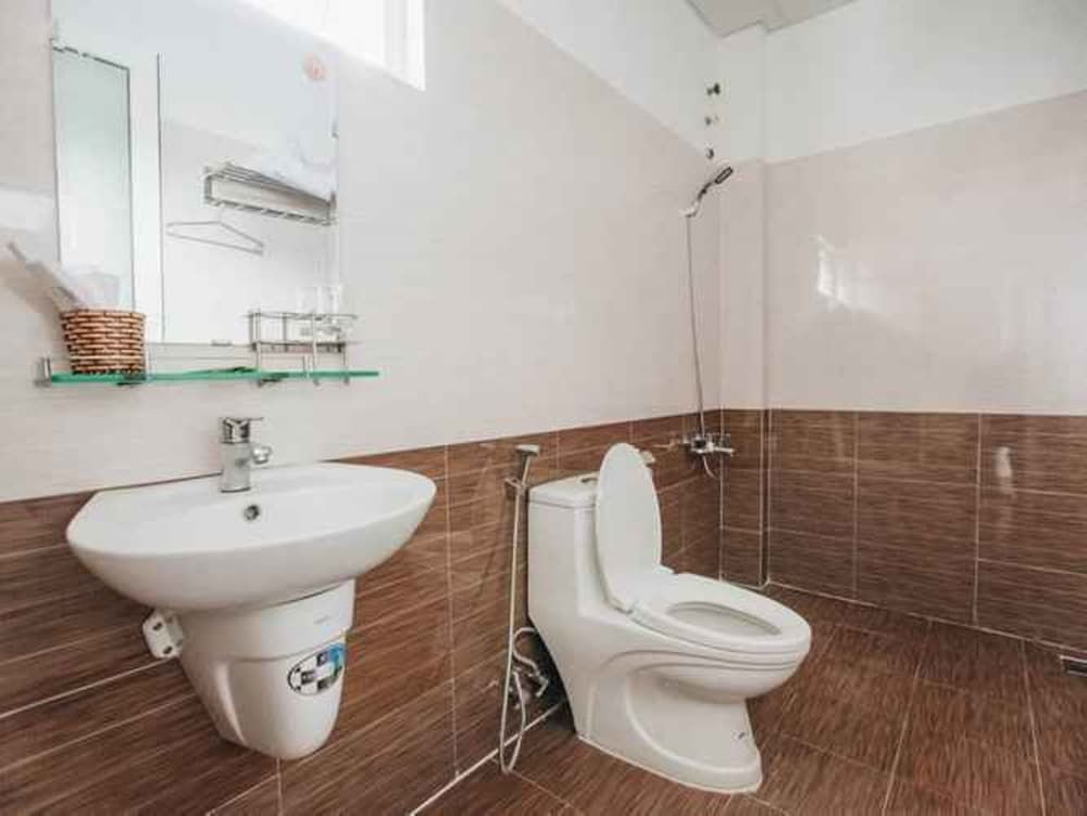 Minh Phu Hotel Superior Double Room 4