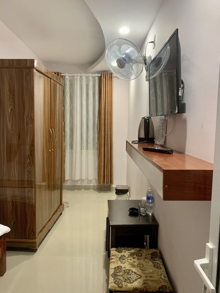 Phuong Dung Hotel Standard Room 3
