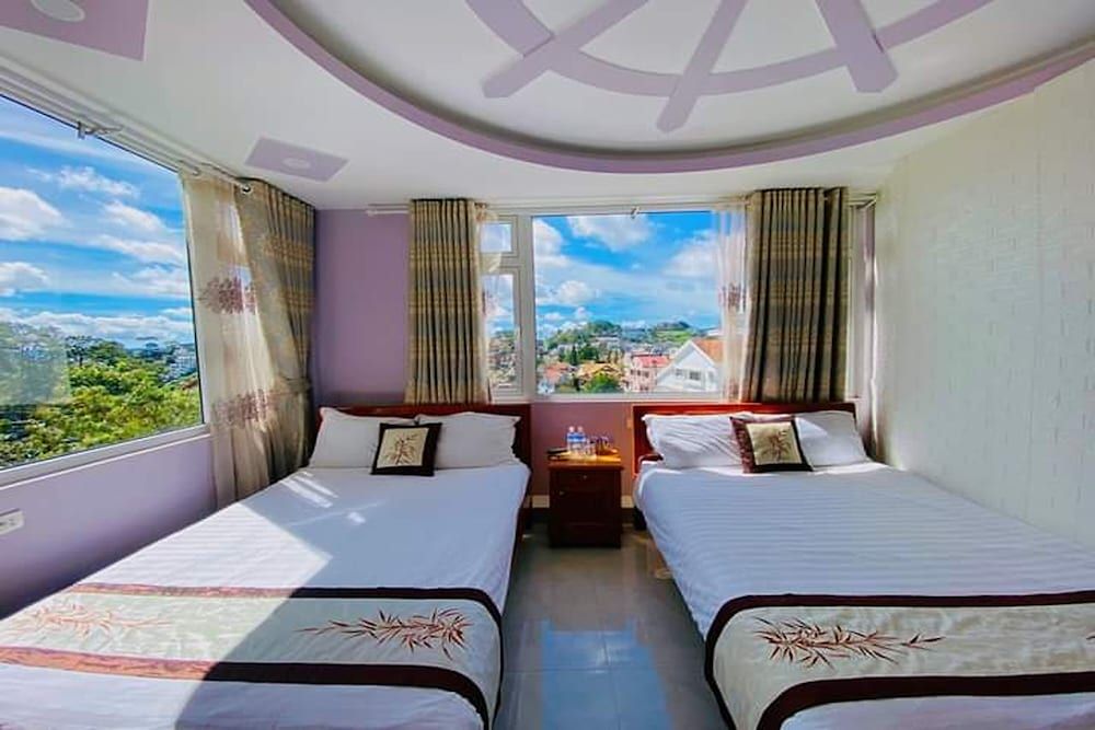 Phuong Dung Hotel Double Room 8