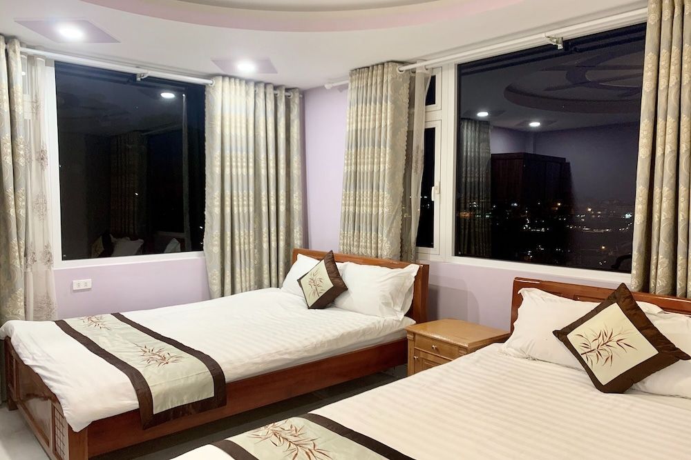 Phuong Dung Hotel Double Room 12