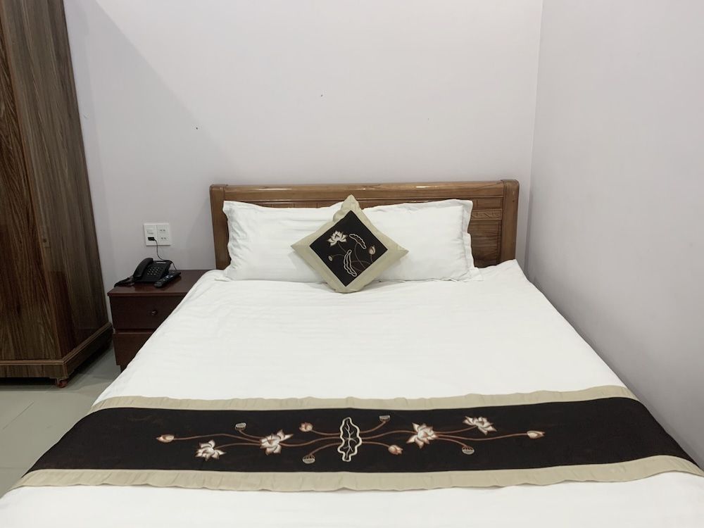 Phuong Dung Hotel Standard Room 2
