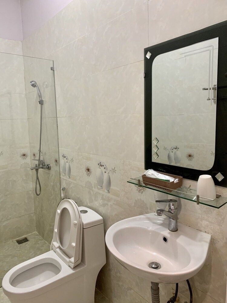 Phuong Dung Hotel Standard Room 6