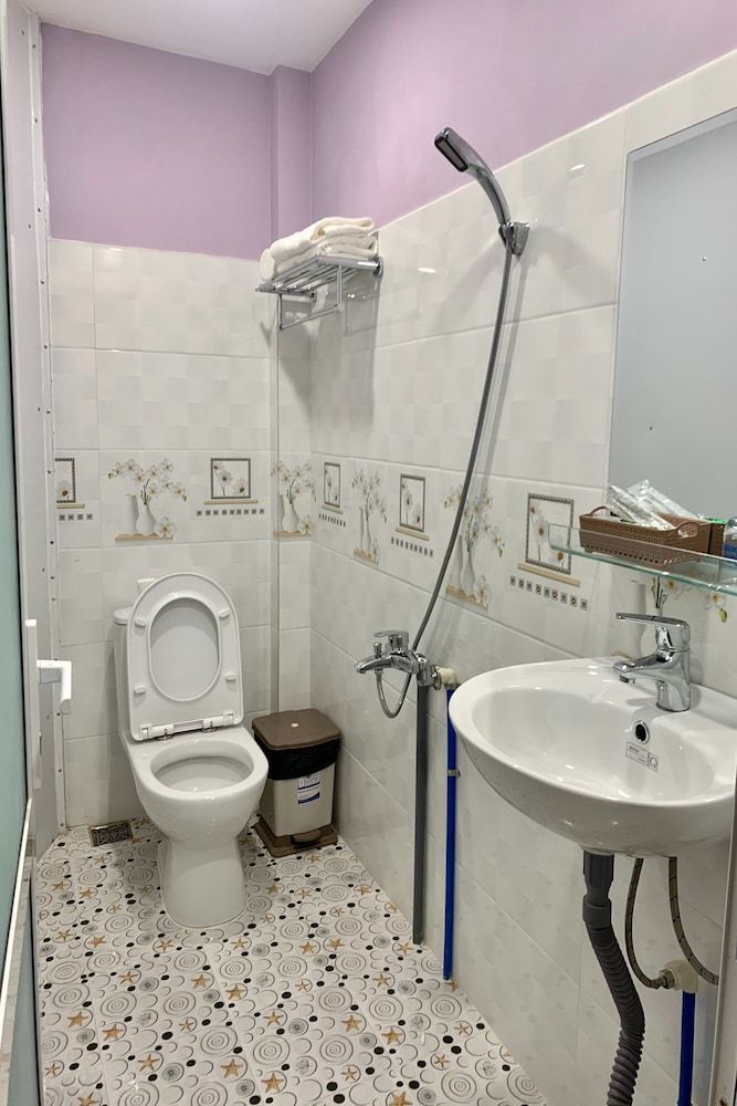 Phuong Dung Hotel Double Room 11