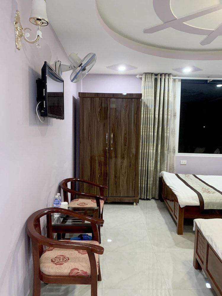 Phuong Dung Hotel Family Room 10