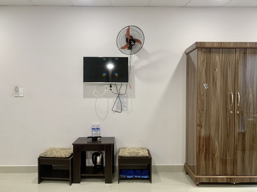 Phuong Dung Hotel Family Room 6