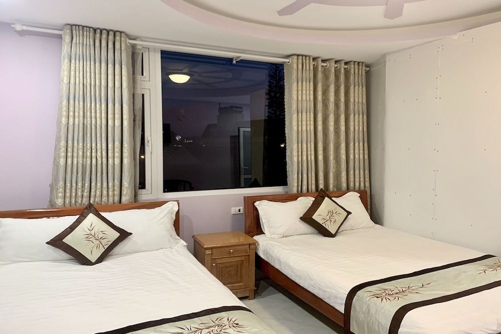 Phuong Dung Hotel Double Room 6