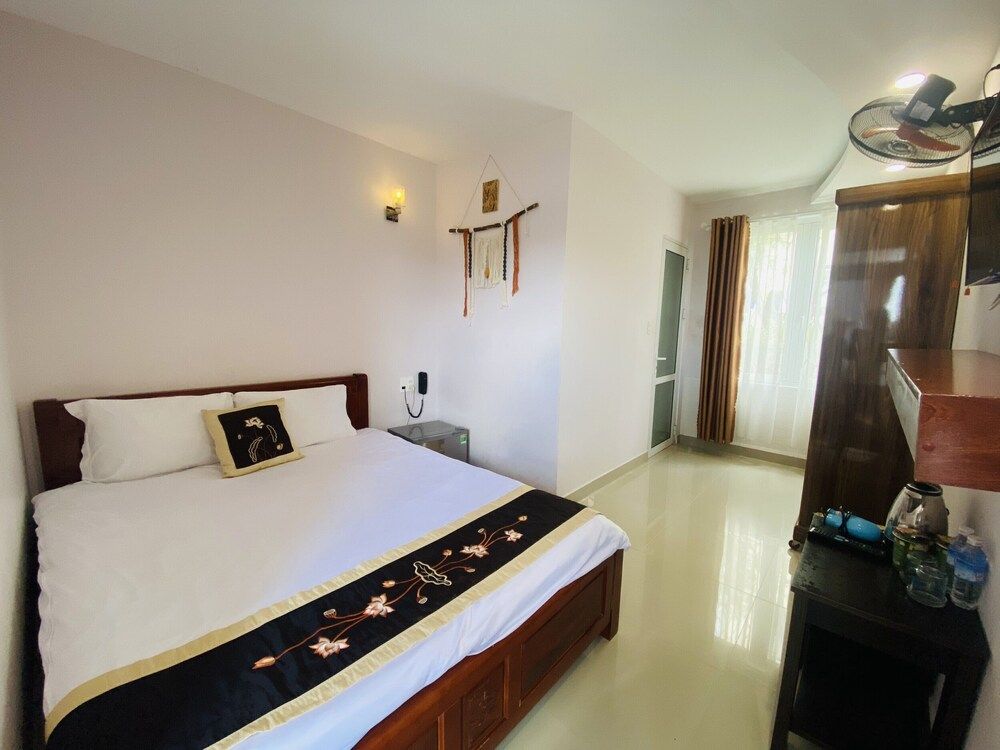 Phuong Dung Hotel Standard Room 4