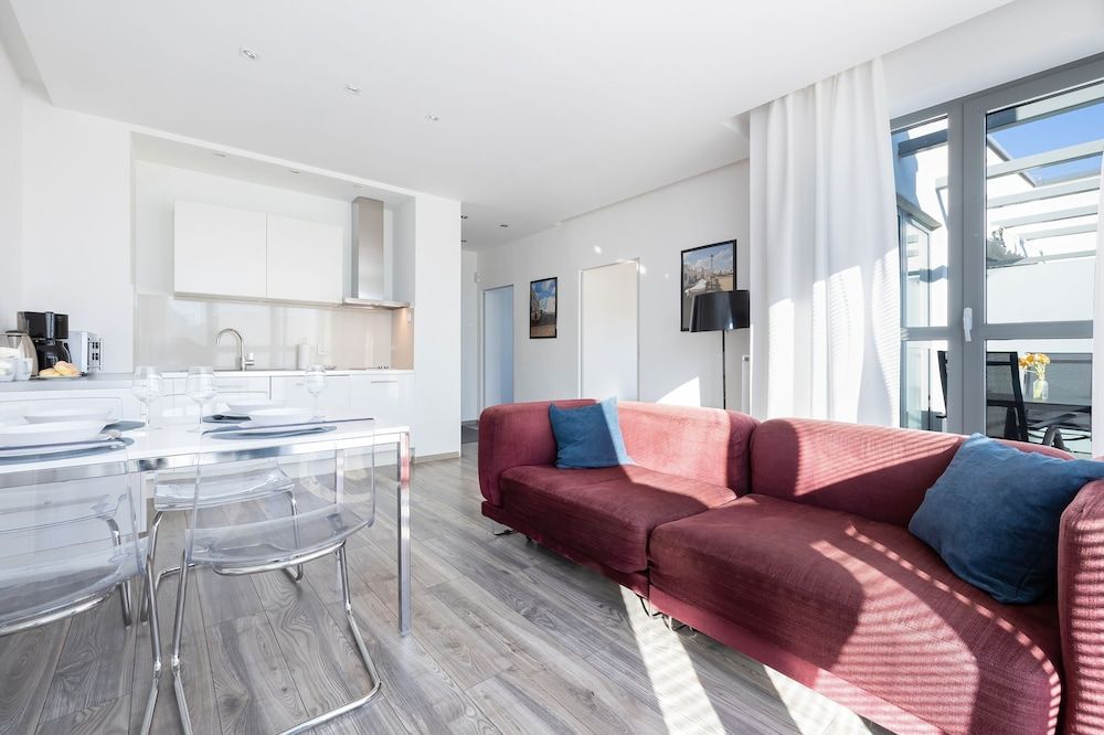 Apartment, 2 Bedrooms, Balcony, Beachside